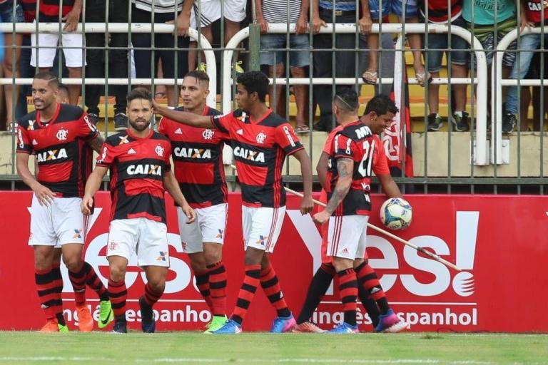 Flamengo encerra jejum, vence o Vasco e garante vaga na final
