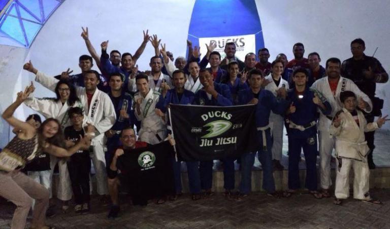 Equipe de Jiu Jitsu faz apresentação pública na Concha Acústica Nilson Batista, em Patos
