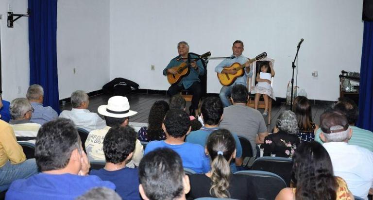 Oliveira de Panelas e Jomaci Dantas mantém viva a tradição centenária da cantoria durante evento na cidade de Patos