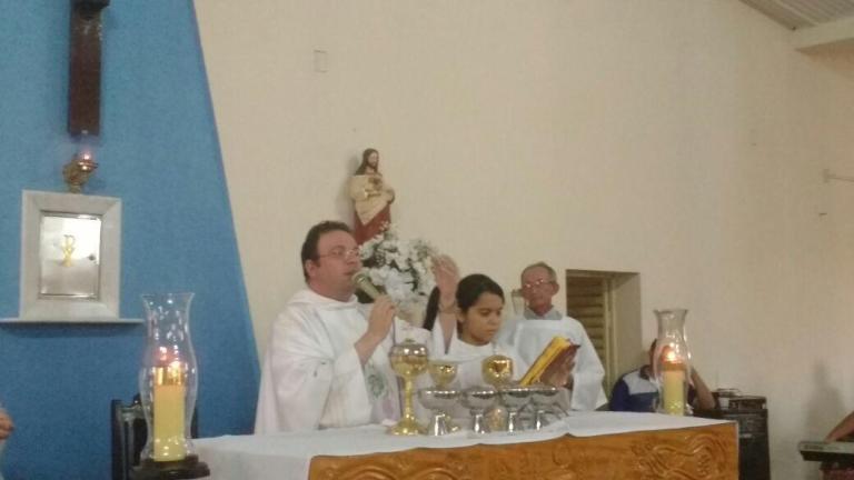 Fiéis lotam primeira Missa do Clube dos Amigos da Rádio Espinharas de 2018