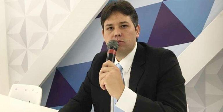 Não atingiram a meta: Secretários poderão deixar cargos no governo Dinaldinho. O prefeito explica as mudanças. Escute