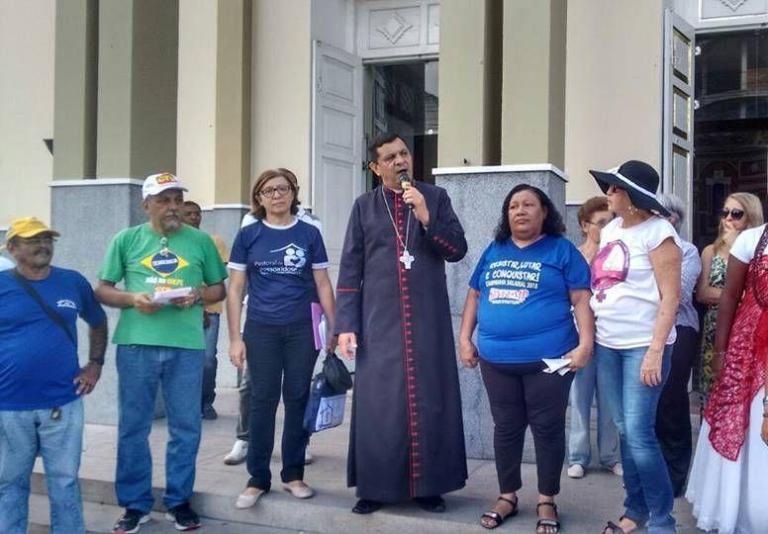 Dom Eraldo lembra que o 8 de março deve principalmente conscientizar todos sobre a importância das mulheres na sociedade. Escute!