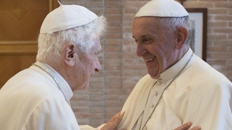 Papa Francisco visita Bento XVI para as felicitações de Páscoa