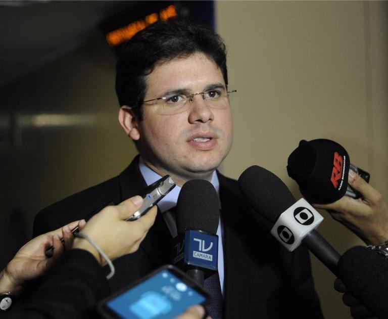 Hugo Motta afirma que Centro de Oncologia de Patos poderá ser inaugurado no próximo mês. Escute