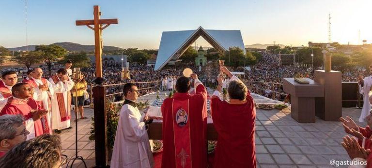 Diocese de Patos celebra Pentecostes e lança o ano missionário diocesano