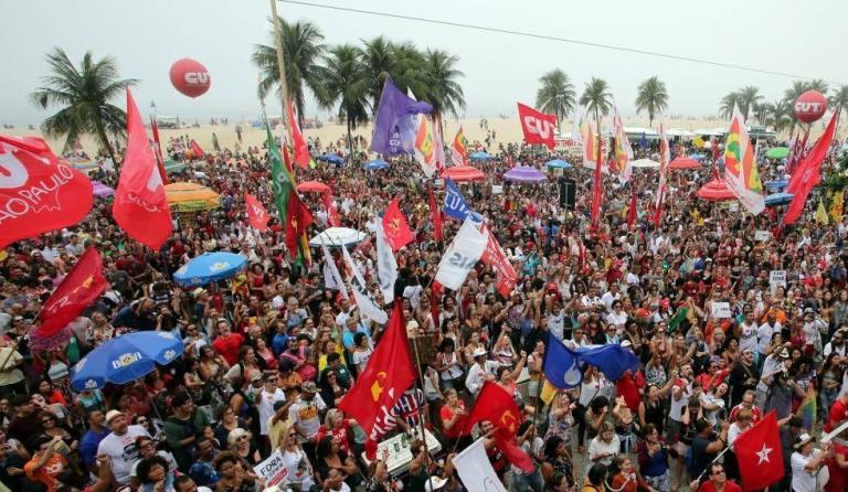 Partidos entram com ação no STF para liberar showmícios durante a campanha