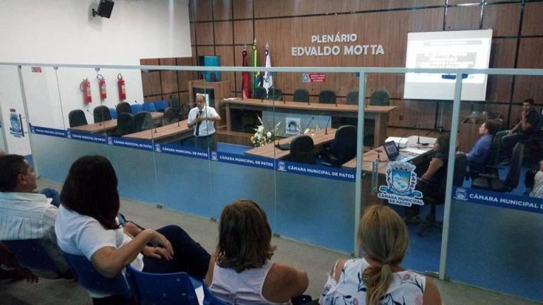 Bispo Dom Eraldo questiona saída de vereadores para tomar sopa com correligionários durante sessão da Câmara Municipal de Patos