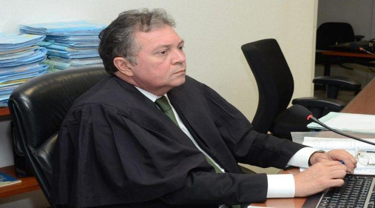Desembargador que determinou afastamento do prefeito de Patos dá mais detalhes