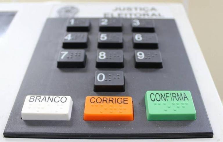 Urnas apresentam problemas e eleitores desistem de votar em Campina