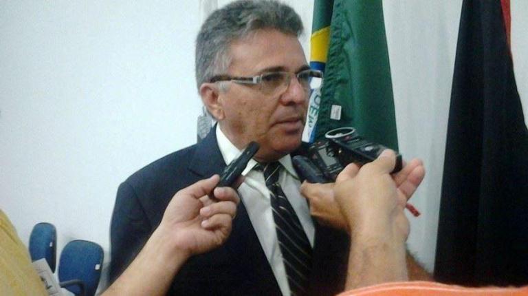 “Esqueçam a informação que Toinho iria para secretaria”, diz vereador patoense. Escute