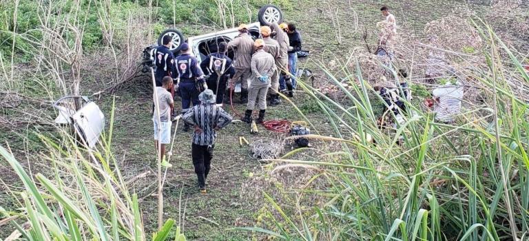 Mulher morre e quatro pessoas ficam feridas em acidente na BR-230