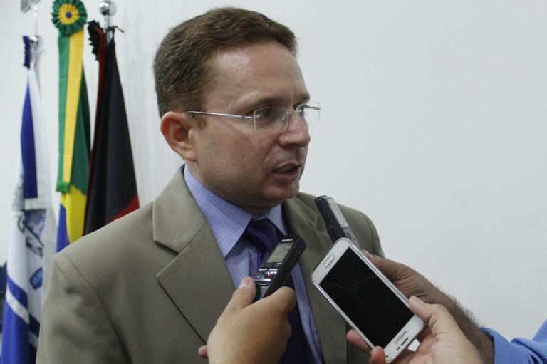 Presidente do legislativo patoense reforça parceria com imprensa local e diz que jamais teve qualquer problema. Escute