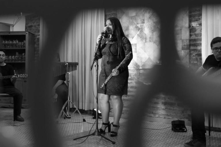 Música: Cantora patoense grava projeto autoral em Patos