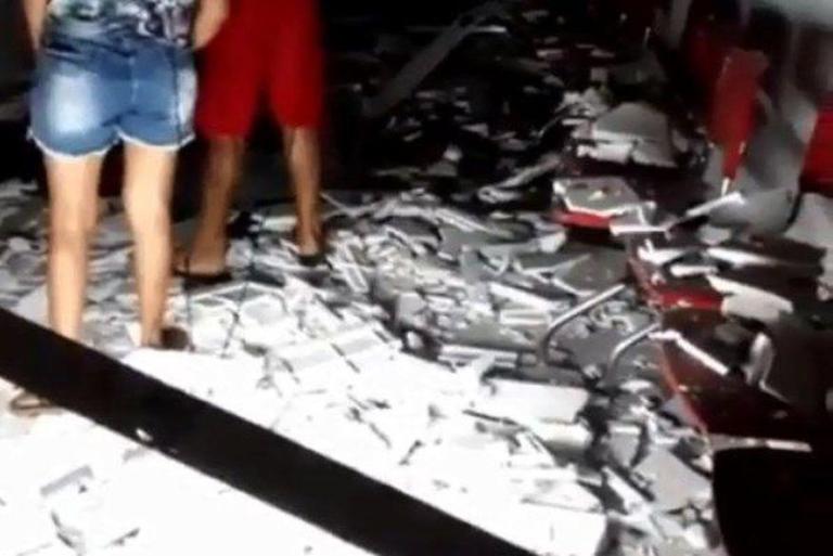 Bandidos explodem agência bancária de Imaculada