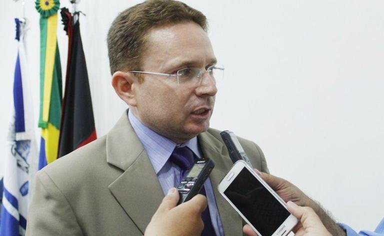 Sales Júnior quer que PMP discipline carroceiros para evitar entulhos espalhados nas ruas de Patos