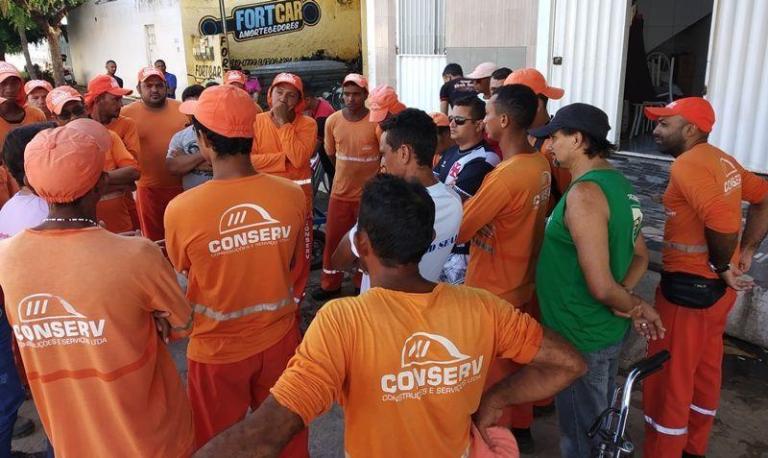 Em Patos, garis estão no limite e podem paralisar coleta e varrição a qualquer momento