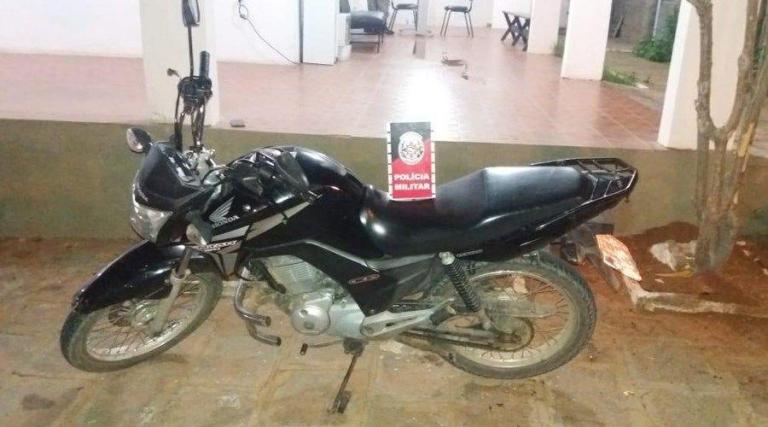 Policia Militar recupera veículo que foi tomado de assalto de mototaxista, em Patos
