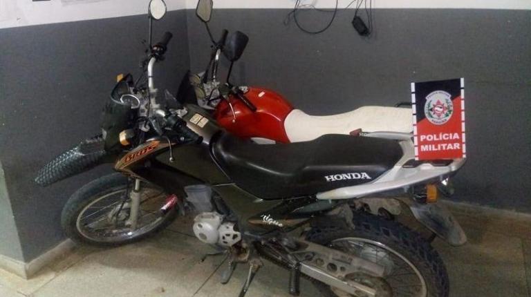 Policia Militar prende acusados de roubo a veículo na cidade de Teixeira