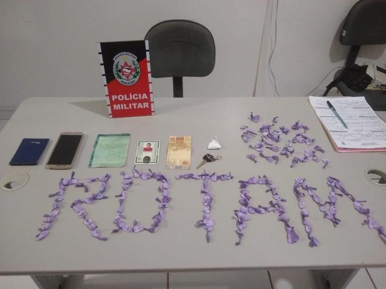 Policia Militar apreende 150 papelotes de cocaína e prende acusados em Patos