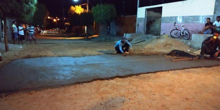 Moradores realizam mutirão e garantem pavimentação de trecho de rua na cidade de Patos