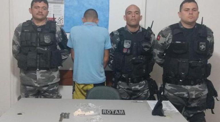 Polícia prende suspeito, e apreende droga na noite desta segunda-feira (19) em Patos