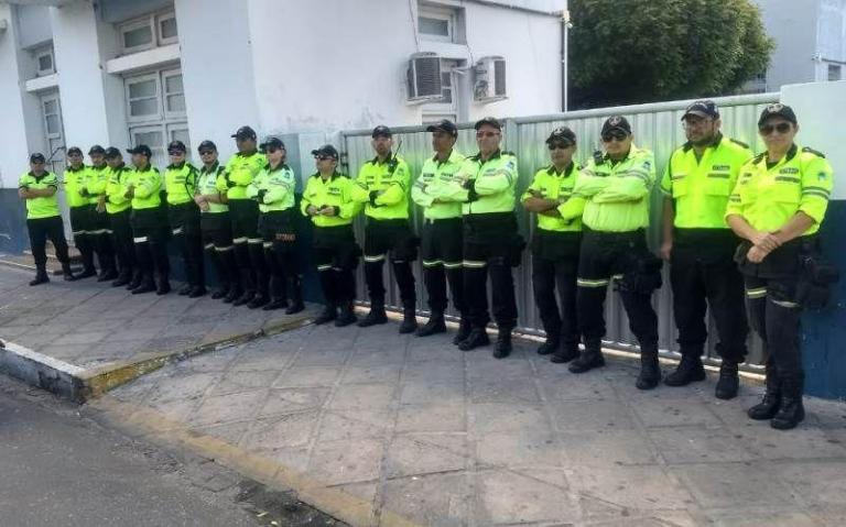 Em Patos, Agentes de Trânsito paralisam atividades alegando atraso de salários e exigem melhores condições de trabalho