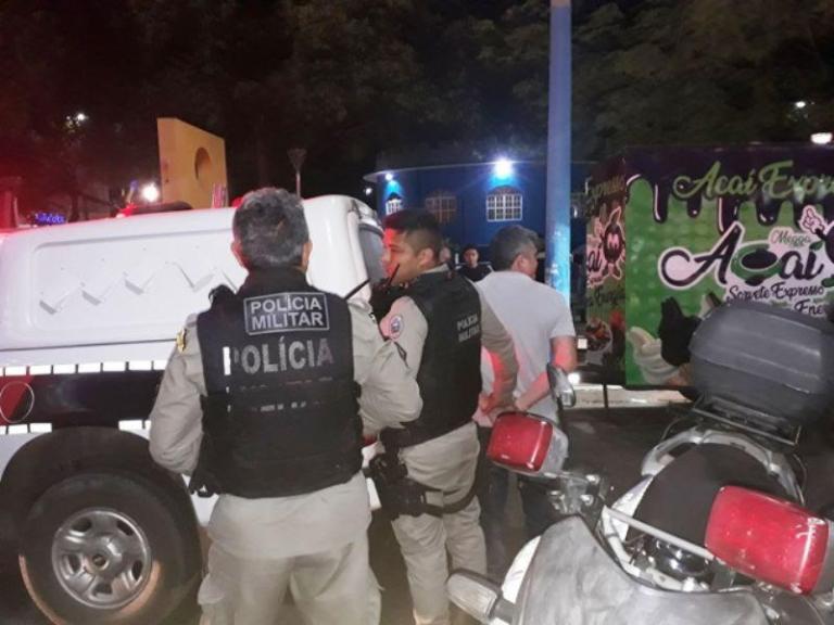 Homem é detido no centro de Patos por porte ilegal de arma e ameaça