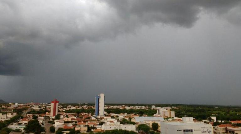 Meteorologista prevê chuvas no sertão para o mês de dezembro.