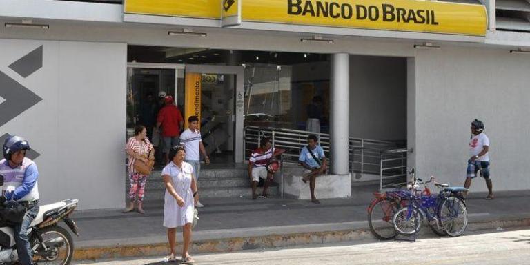Agências bancárias funcionam em horário especial na véspera de Natal na Paraíba