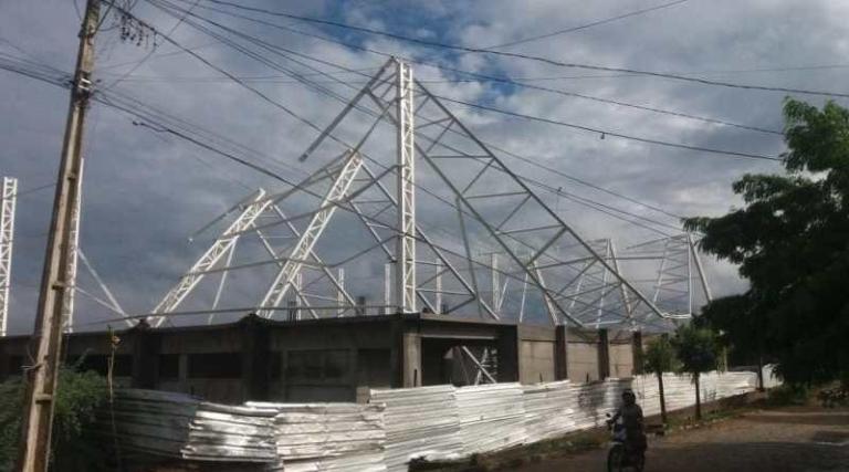 Engenheiro se pronuncia sobre desabamento de parte do teto de escola após chuva em Patos. Ouça;