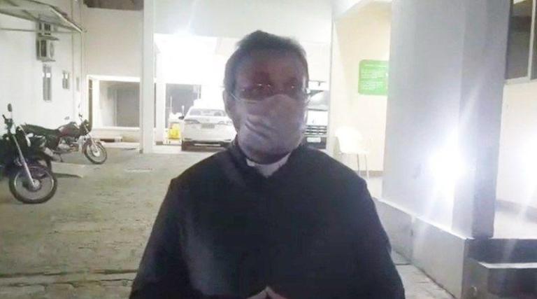 Padre Fabrício lamenta retirada de leitos do Hospital de Taperoá de forma violenta pelo Governo da PB. Veja o vídeo