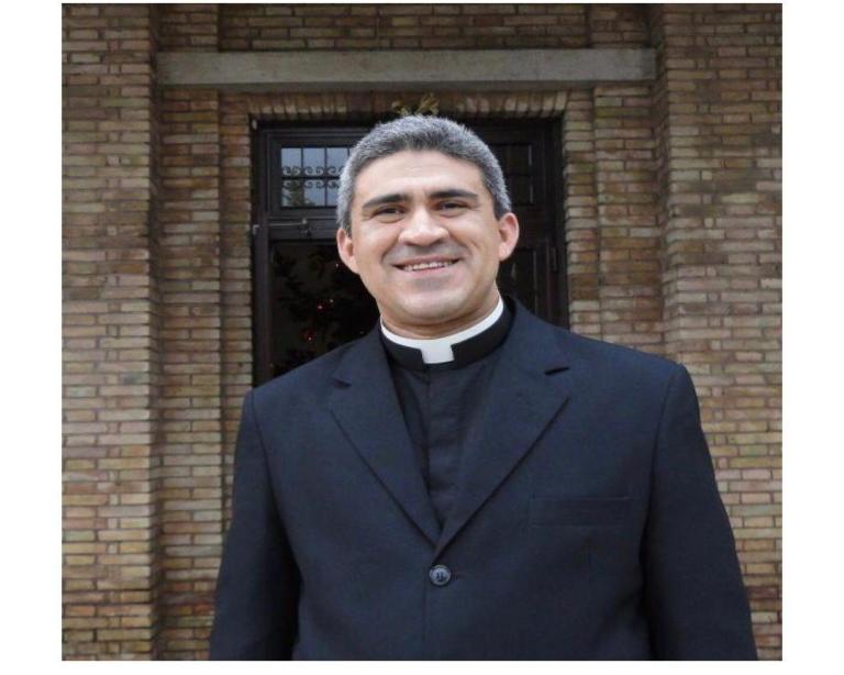 PADRE FÁBIO DE ABREU LANÇARÁ LIVRO SOBRE SUAS MEMÓRIAS