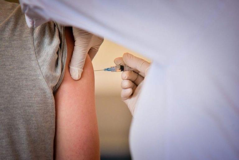 Saiba como fica a vacinação de grávidas na PB após Anvisa orientar suspensão da AstraZeneca