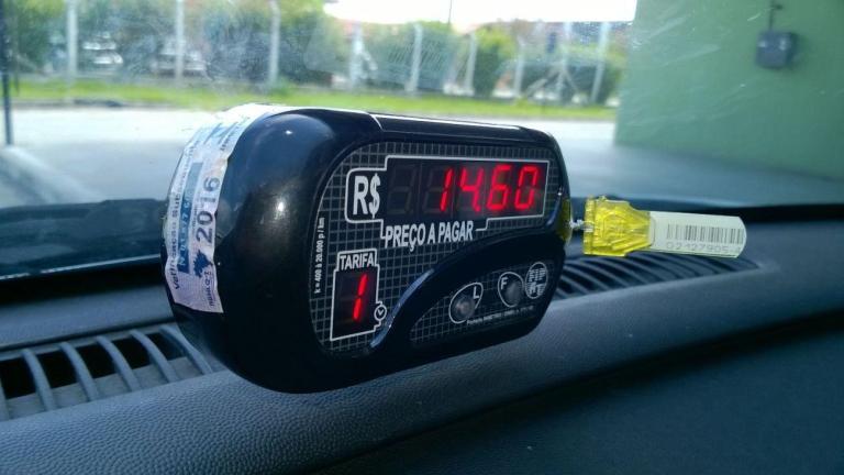 Taxista de Patos que não instalar taxímetro poderá perder alvará