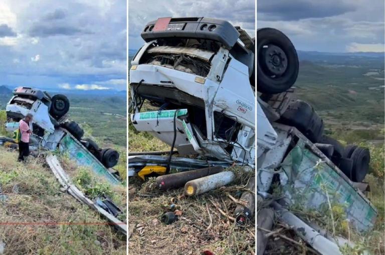 Caminhão carregado de cilindros de oxigênio hospitalar tomba na Serra do Teixeira, no final da tarde deste sábado (21)