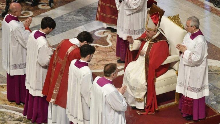 Papa: com Pedro e Paulo, ser uma Igreja aberta a todos, livre e humilde