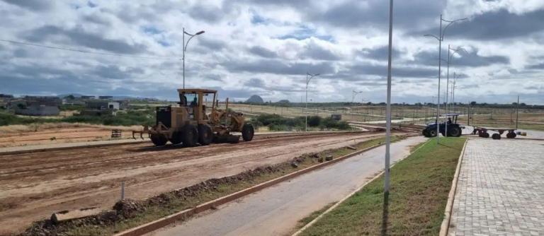 Obras da Alça Sudeste são retomadas e máquinas realizam serviços de terraplanagem para recapeamento asfáltico