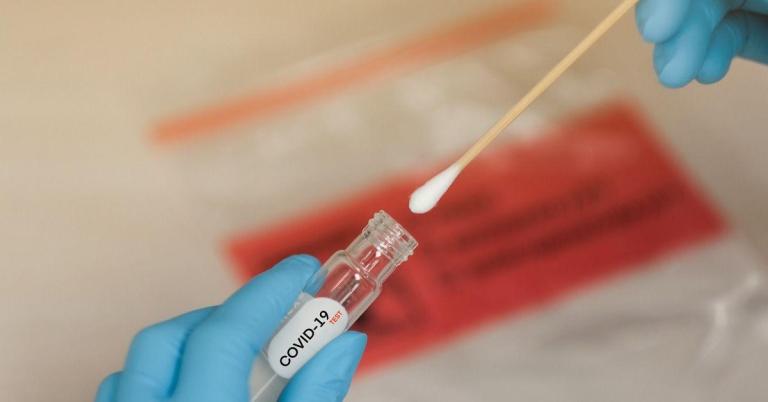 Testagem para covid acontecerá no período noturno das 18h às 22h, nas UBSs do programa Saúde do Trabalhador