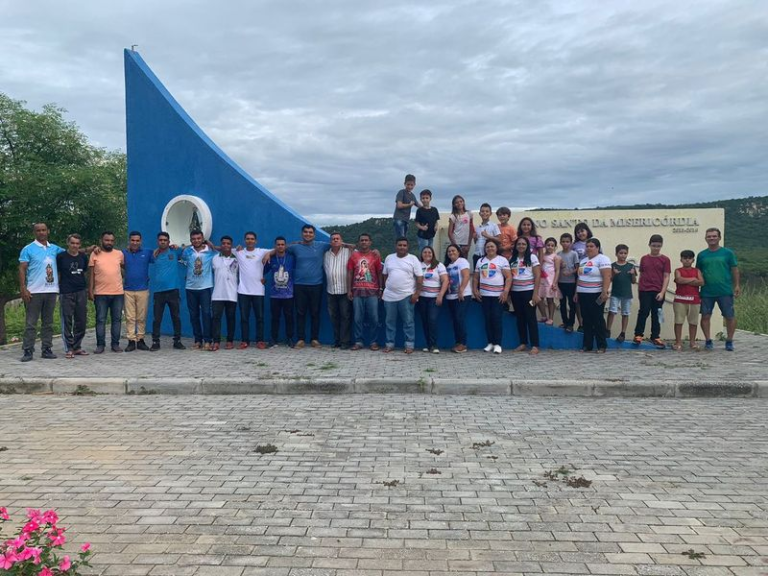 Catequistas da paróquia São José, em São José Bonfim-PB, levam catequizandos para visita à Fazenda da Esperança, em Condado
