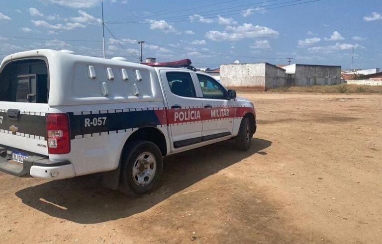 No Sertão: bandidos armados invadem residência, espancam empresário e fazem transferência bancária com celular da vítima