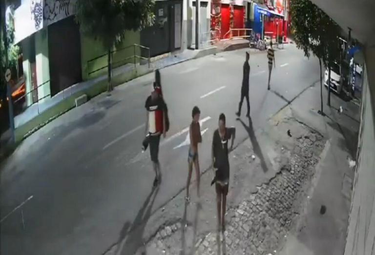 Polícia Civil prende três indivíduos suspeitos de furto à barbearia no Centro de Patos