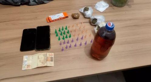 No Sertão: PM prende dois homens por tráfico de drogas e suspeitos de tentar arremessar droga para dentro de presídio