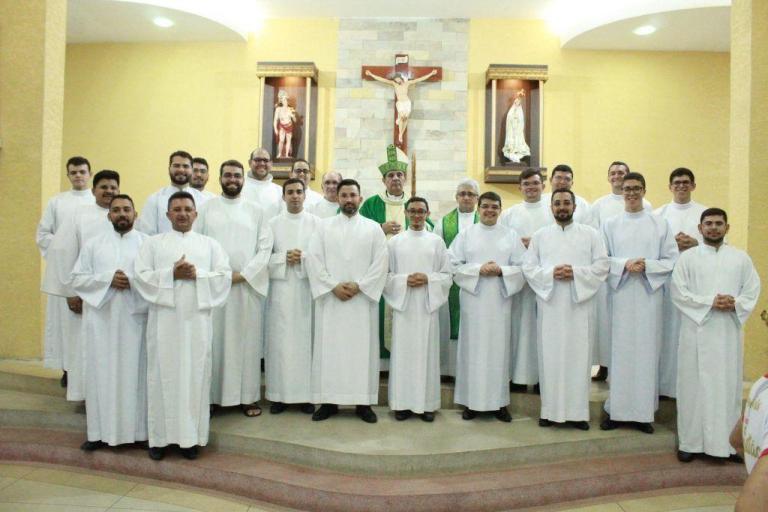 Dom Eraldo abre Semana Missionária com os seminaristas na Paróquia São Sebastião, em Patos